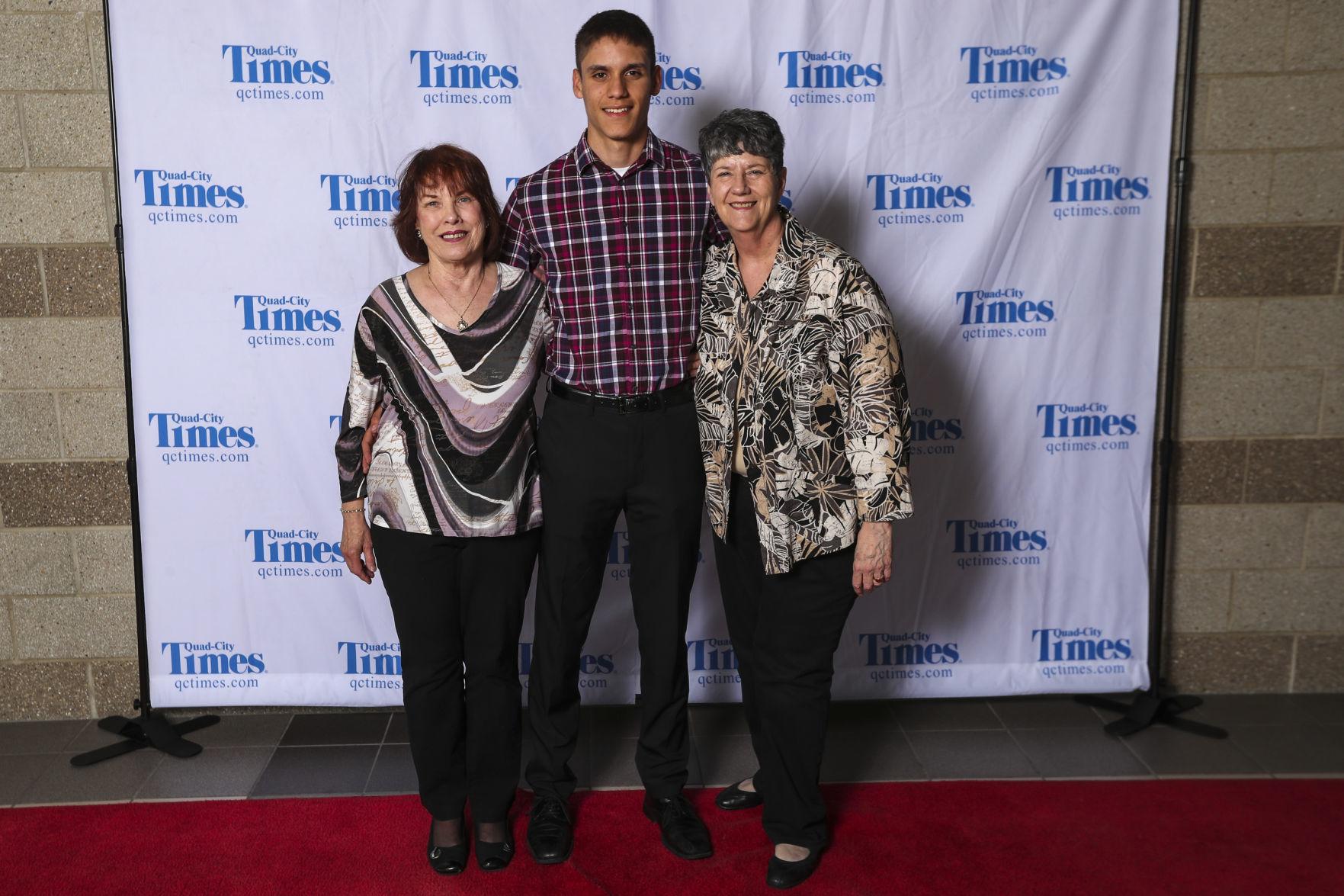 051518-salute-to-academics-red-carpet-006